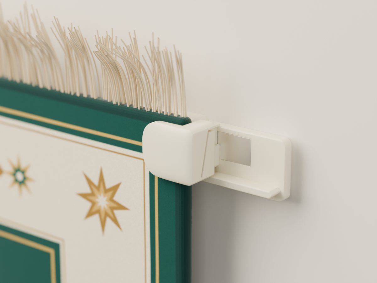 The clamp on the mat's corner resting on the wall mount, holding the mat flat to the wall